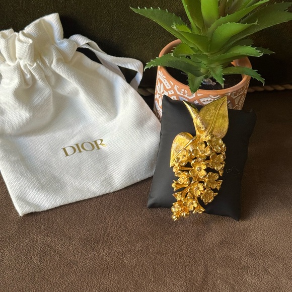 Dior Vintage Large Floral Brooch With Rhinestone’s Pouch Included - Picture 1 of 5